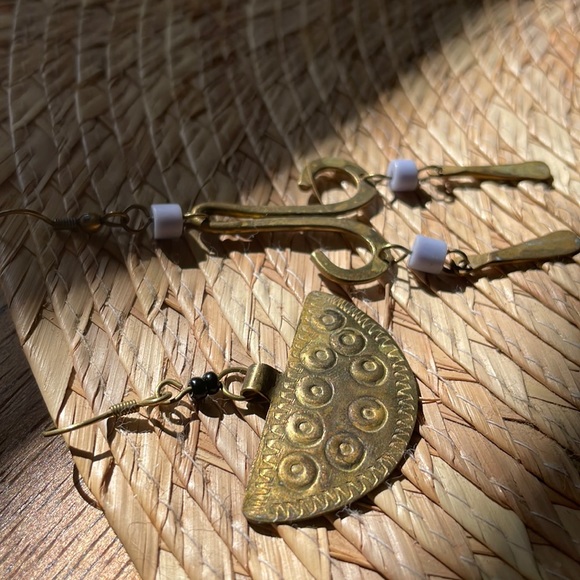 🔥 3 FOR $20 🔥 Unique, mix-matched brass earrings with bead accents - Picture 3 of 8